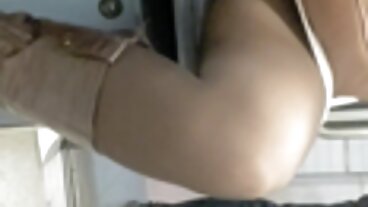 18 বছর বয়সী, বড় ইনডিয়ান চোদা চুদি প্রাকৃতিক মাই এবং একটি বিডব্লিউ