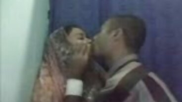 স্বর্ণকেশী বাংলাদেশি চোদাচুদি ভিডিও সঠিক জায়গায় বাটপ্লাগ আছে