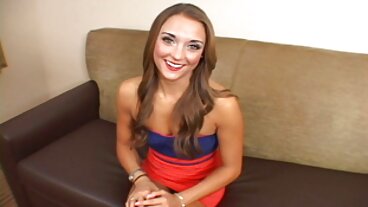 সুন্দর স্বর্ণকেশী স্ত্রী ব্লজব জন্য হাঁটু প্যাড পরেন বাংলা নতুন চোদা চুদি