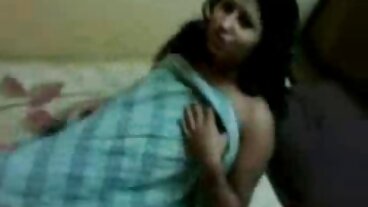 অপেশাদার শ্যামাঙ্গিণী একটি হার্ড মোরগ জন্য তার মিষ্টি গাধা চোদা বাংলা খোলে